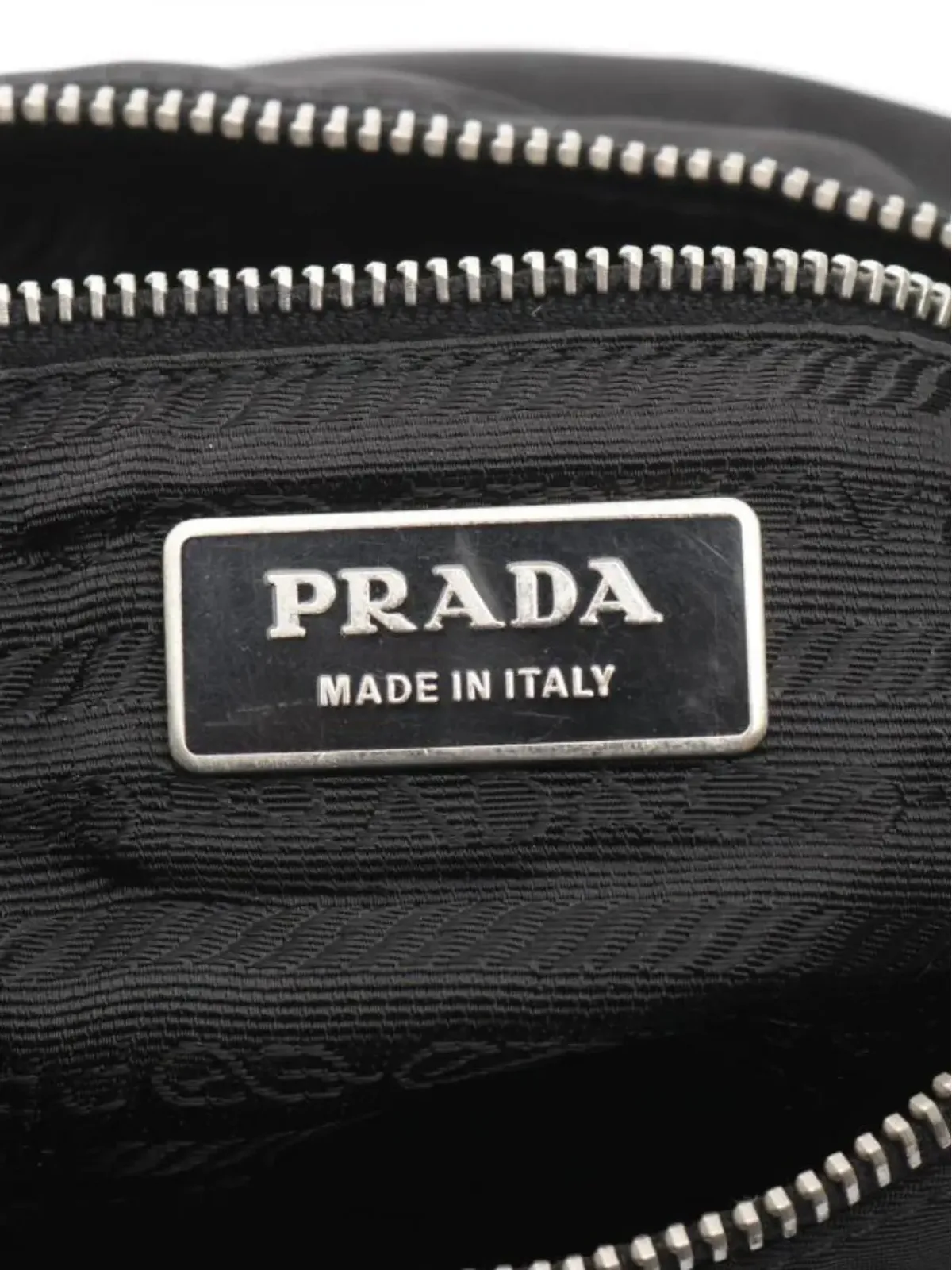 Prada ビンテージ 2000年代 ロゴプレート付き レザー クロスボディバッグ - ブラック - 画像4