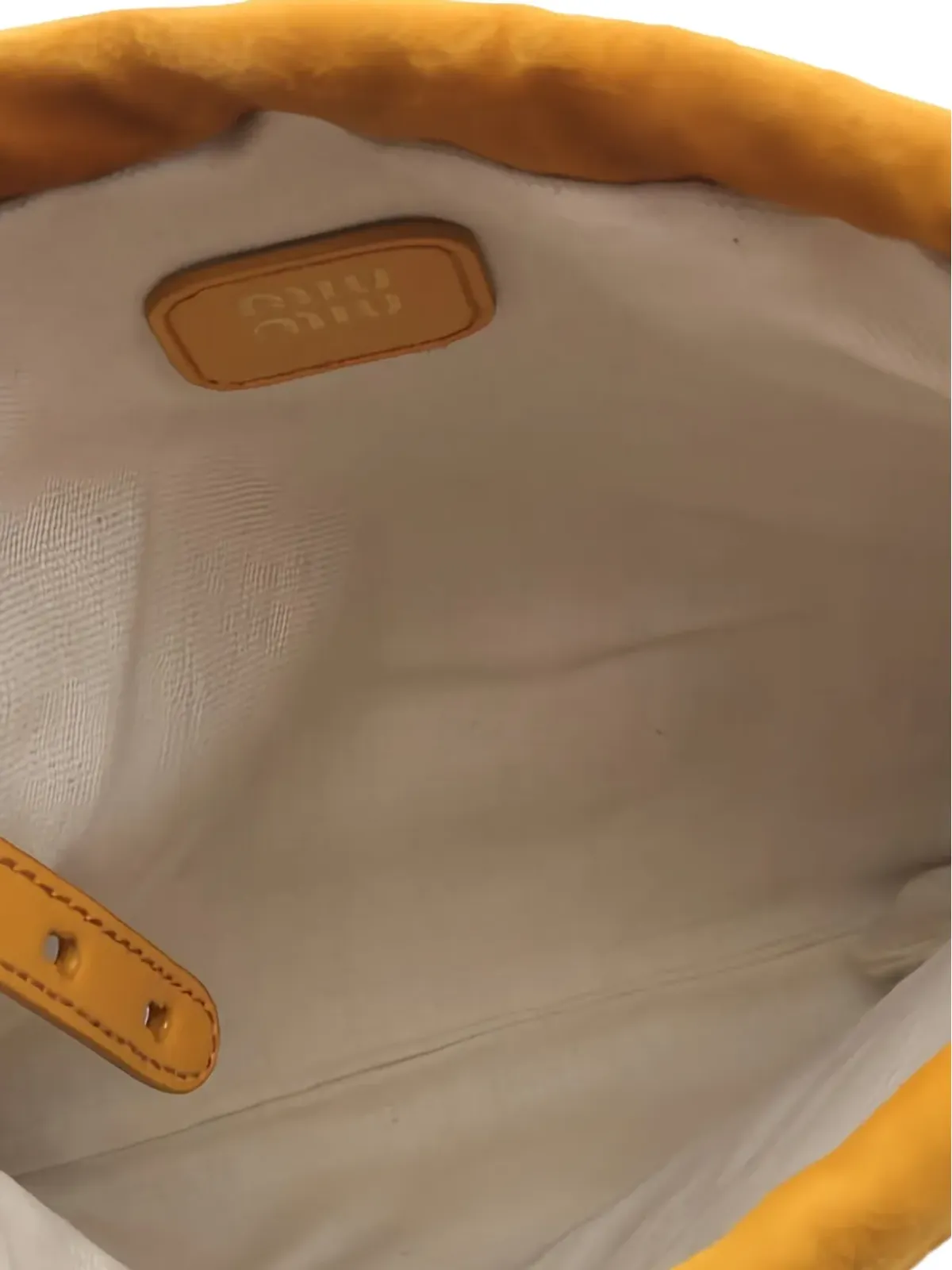 Miu Miu ロゴレタリング スエード ポーチバッグ ブラウン - 画像5
