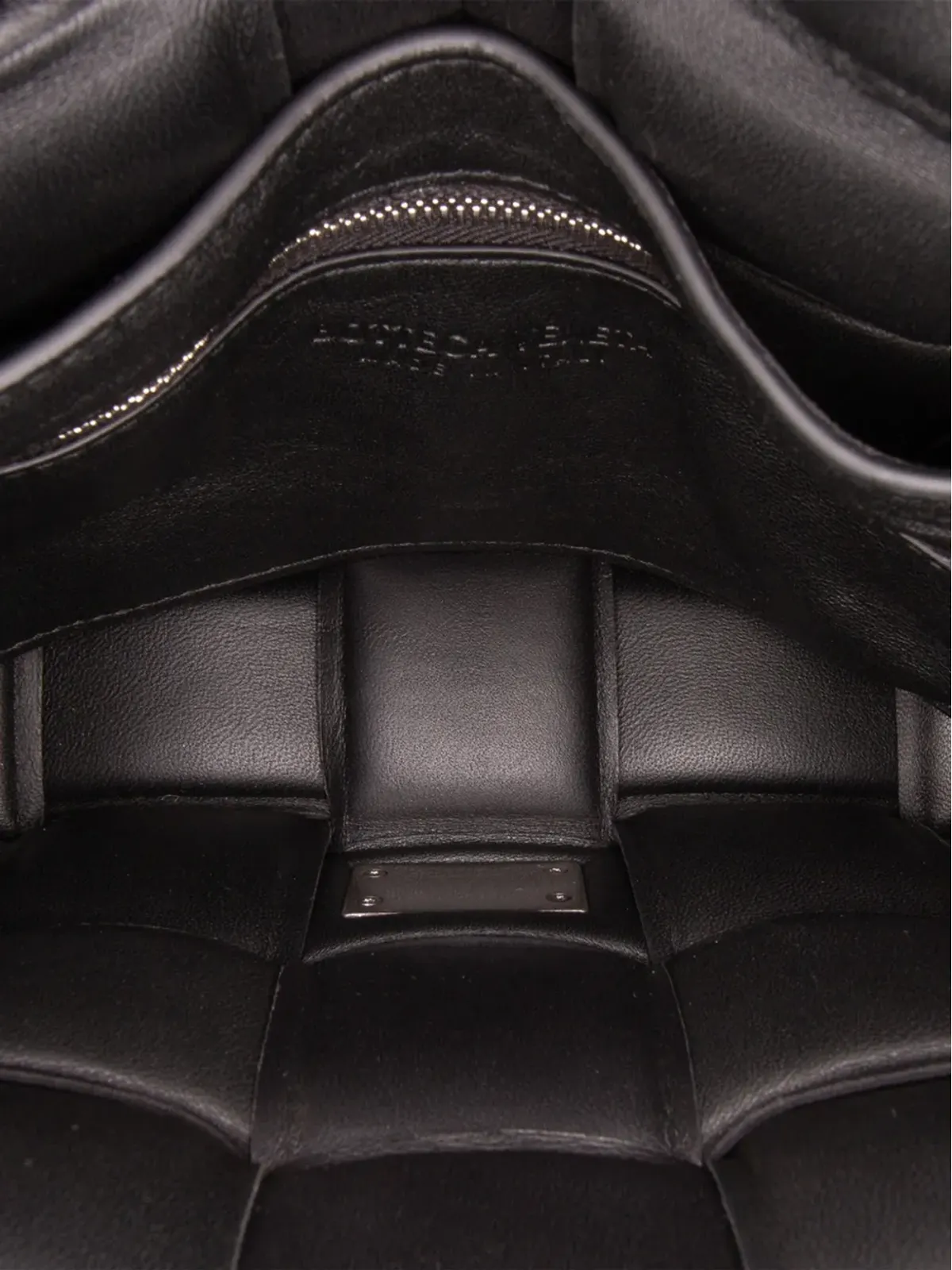 Bottega Veneta ビンテージ ナッパレザーイントレチャート パデッドチェーンキャセッテサッチェル - 画像5