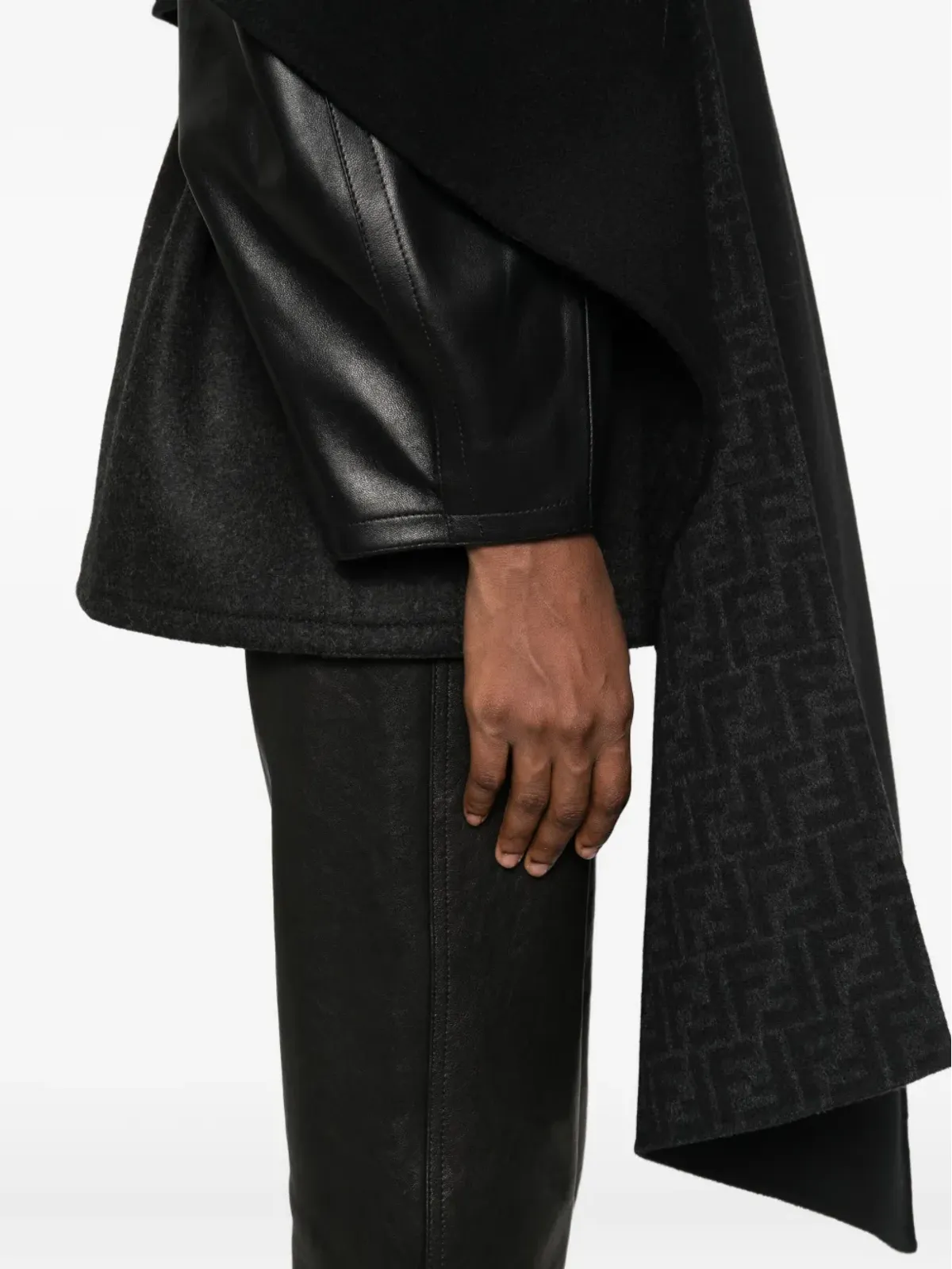 FENDI ボタン付きケープ - 画像5