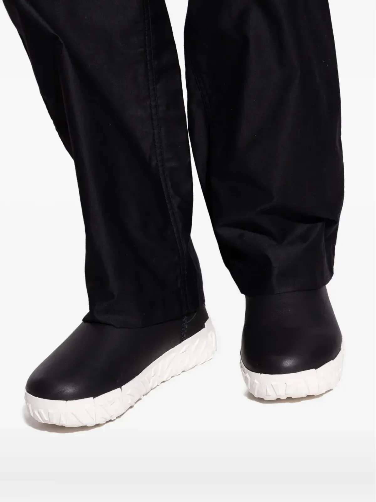 UGG クラシック ウルトラ ミニ ラップ テック ブーツ - 画像5