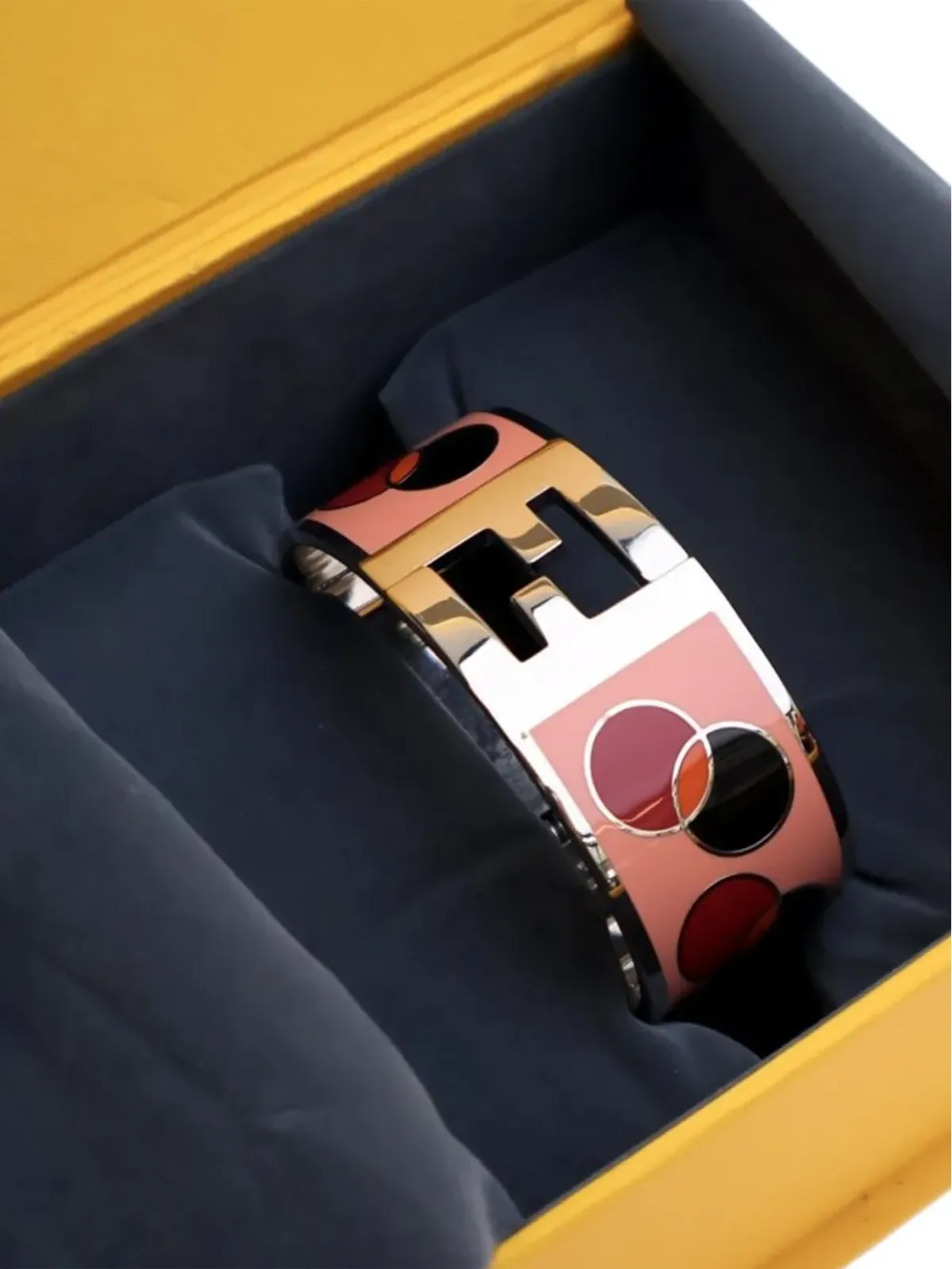 Fendi Pre-Owned エナメル Fendista ヒンジブレスレット ピンク - 画像5