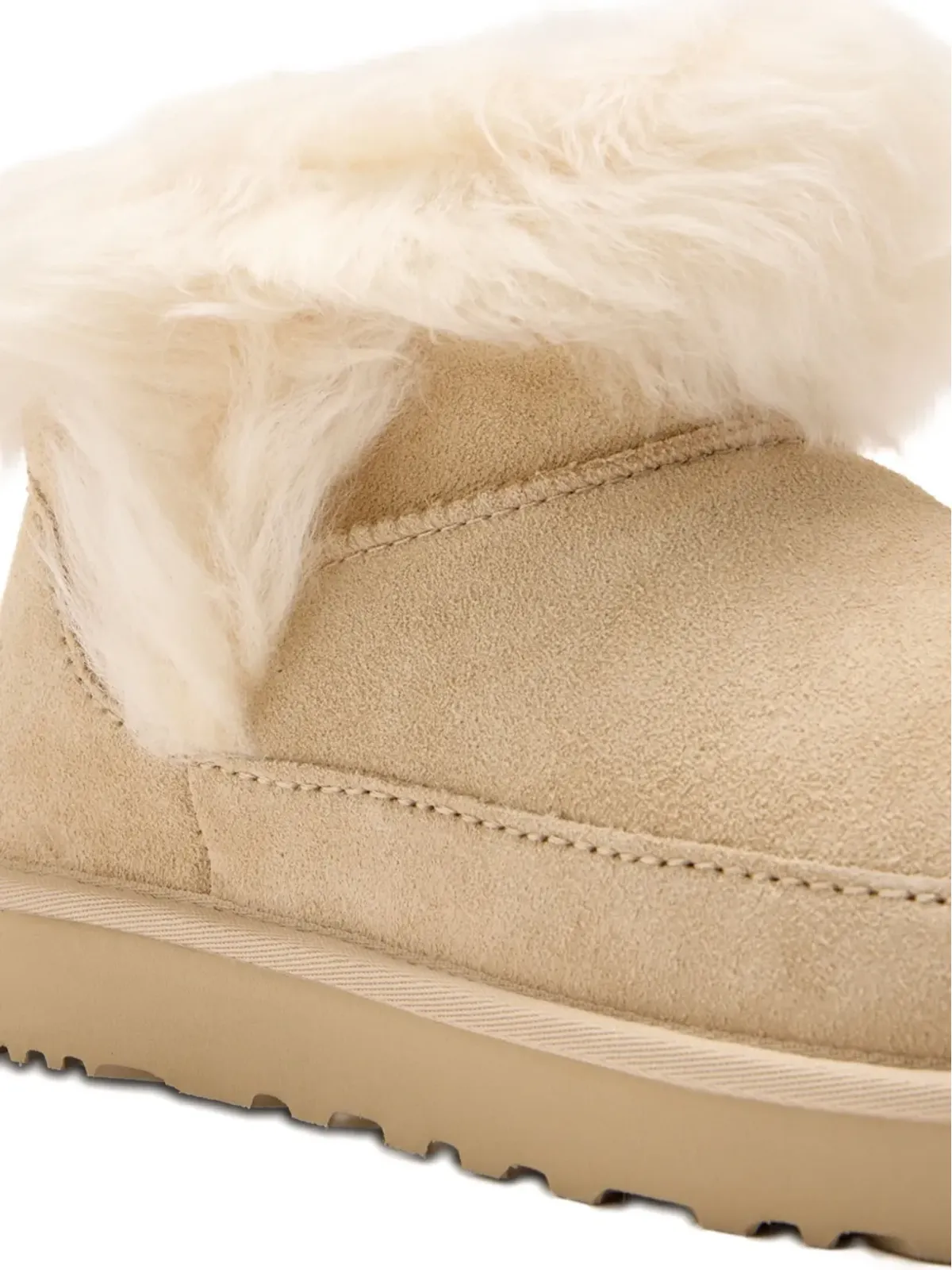 UGG クラシック・ウルトラ・ミニ・シャレー ブーツ（スエード） - 画像4