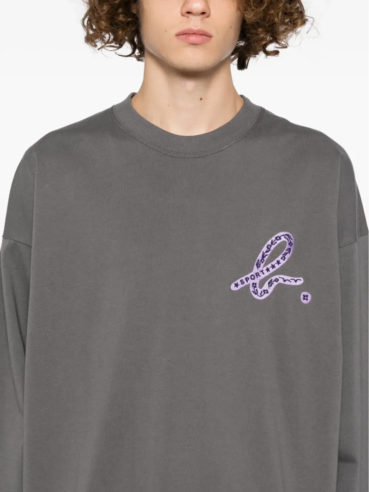 SPORT b. by agnès b. ロゴ刺繍入り Tシャツ（グレー） - 画像4