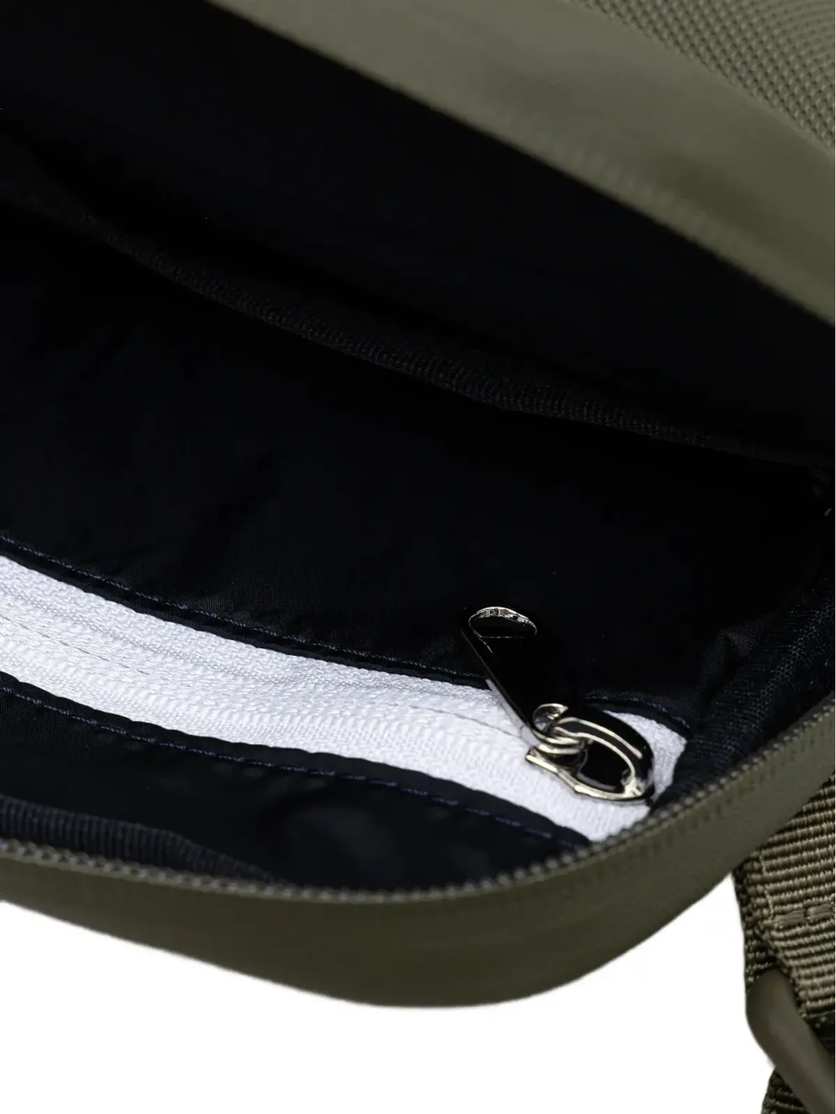 Lacoste ジップロゴ クロスボディバッグ - 画像5