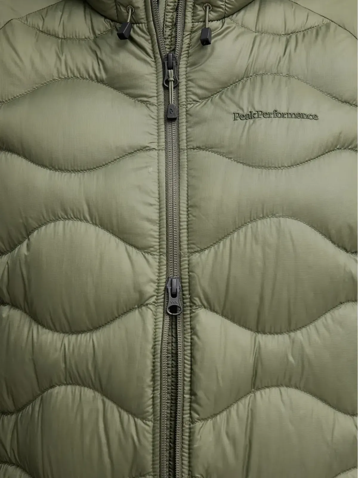 Peak Performance ヘリウム フード付き キルテッド パーカ - 画像5
