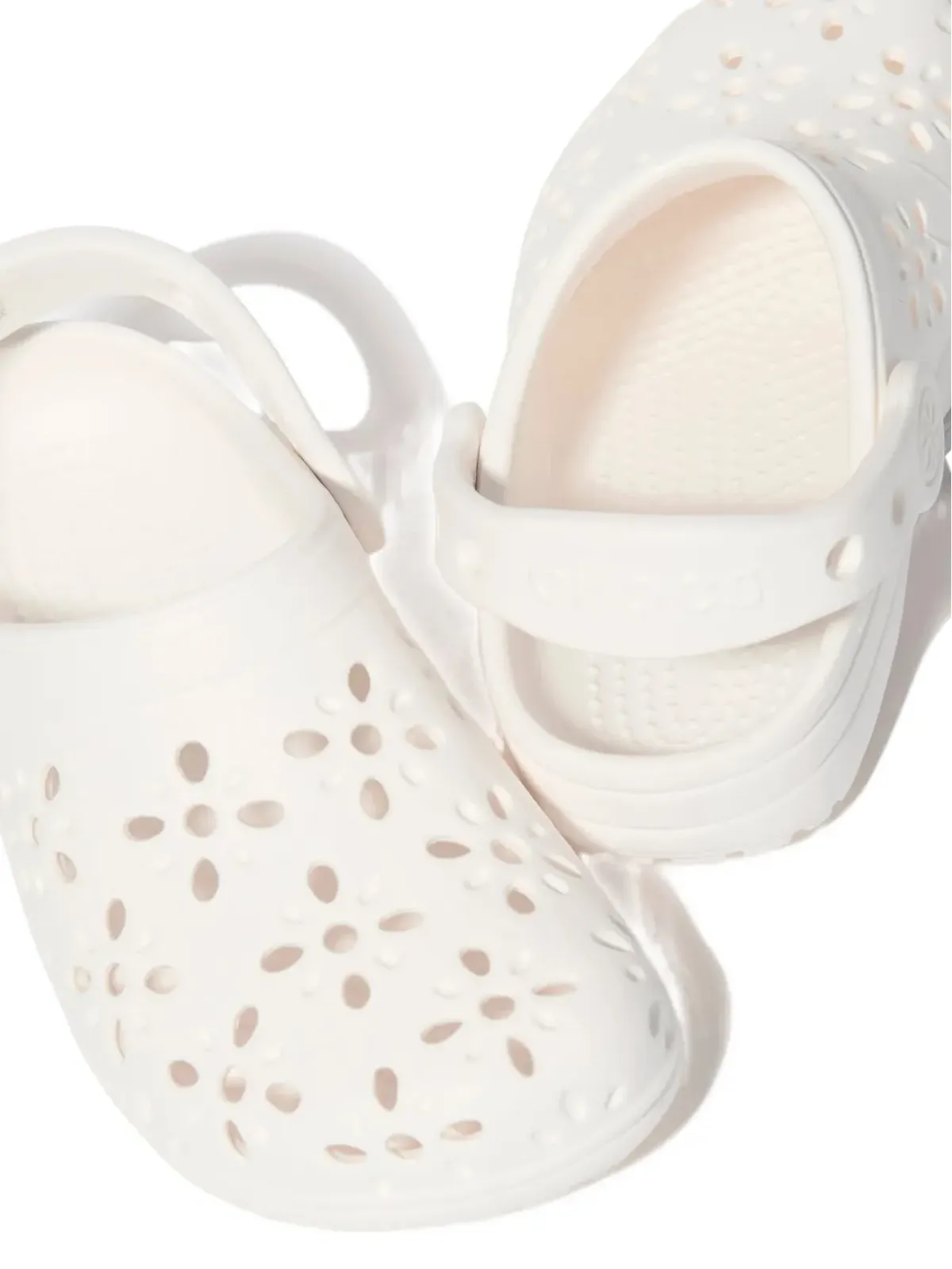 Crocs Kids フローラルカットアウトサンダル - 画像4