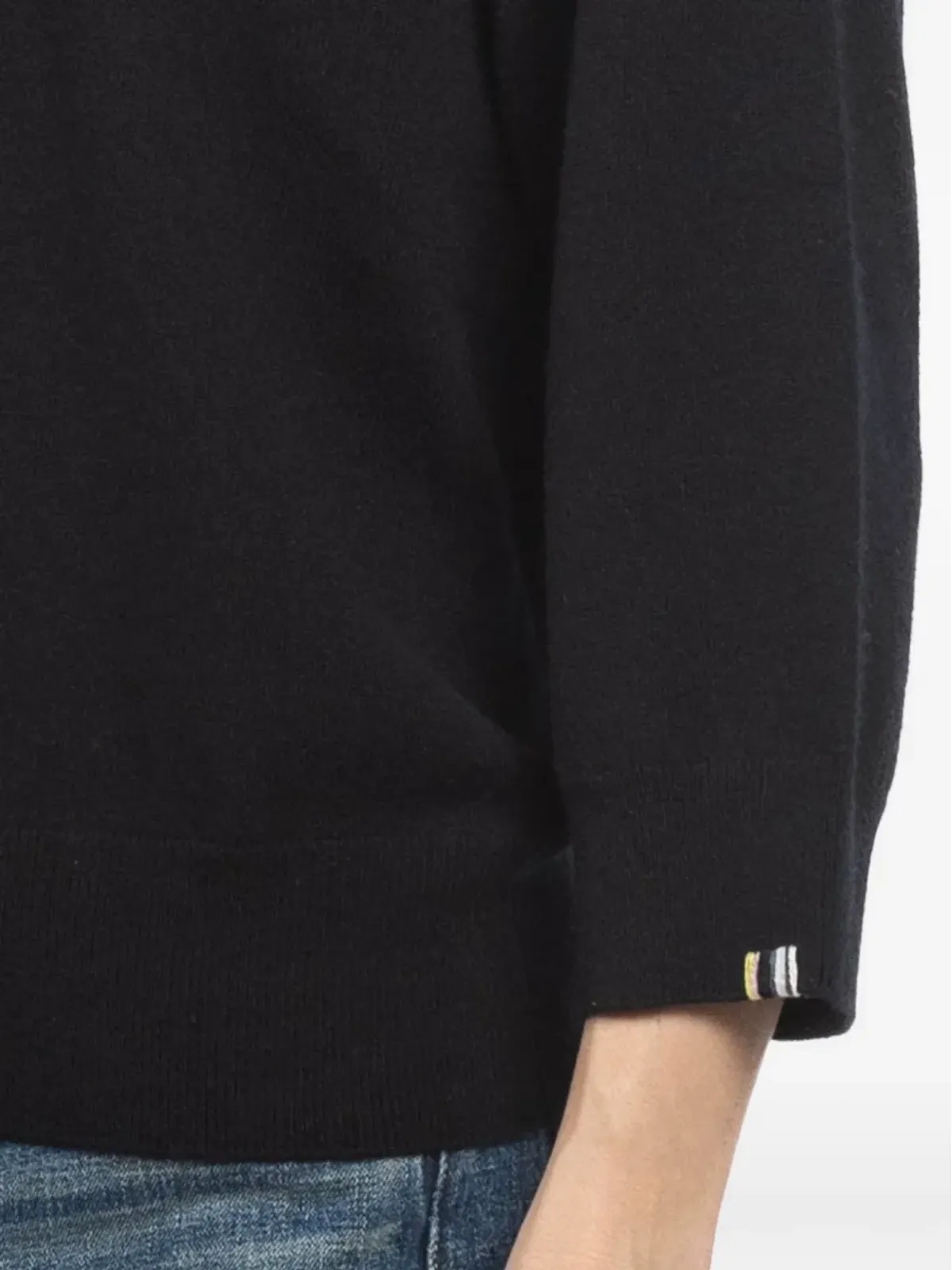 extreme cashmere N°398 Jewel ショートスリーブ クルーネック セーター - ブラック - 画像5