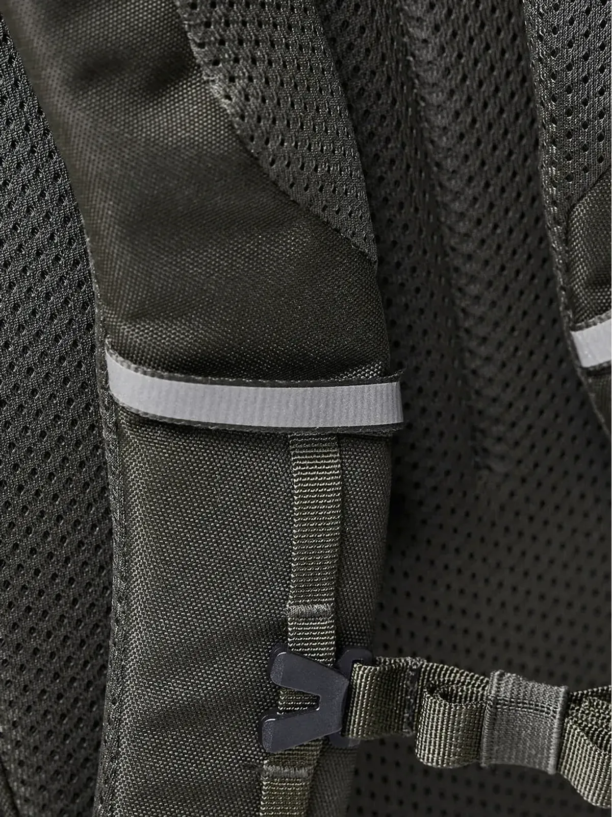 Fjällräven Skule 28 ドローストリングバックルバックパック - 画像5