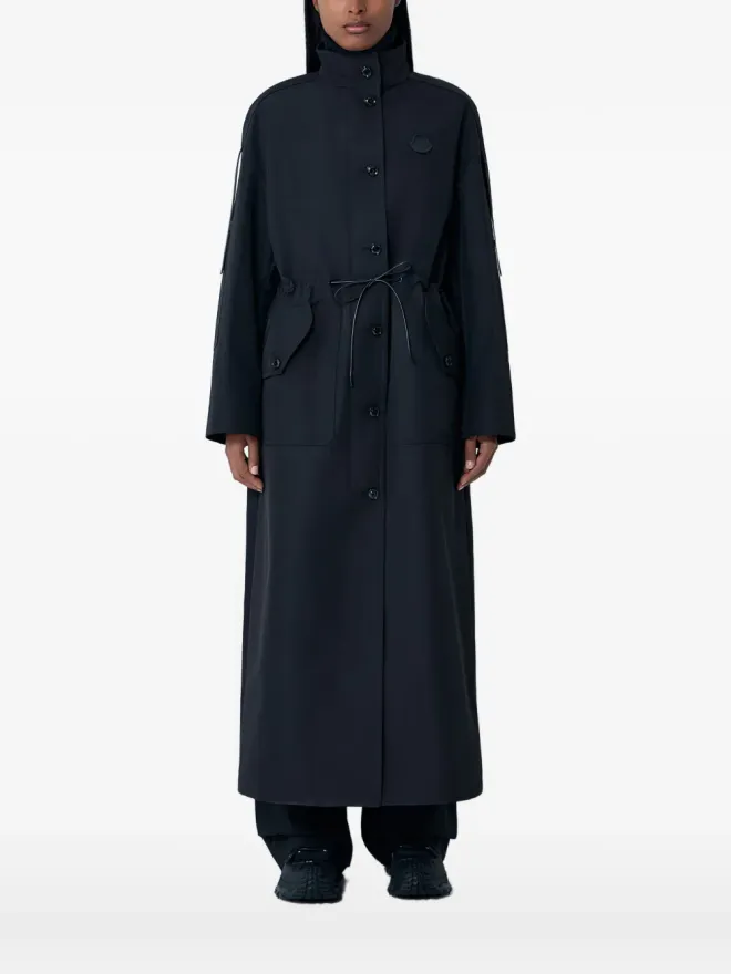 Moncler x EE72 by Edward Enninful Moncler x EE72 by Edward Enninful ロゴパッチ付きボタン留めレインコートの商品画像