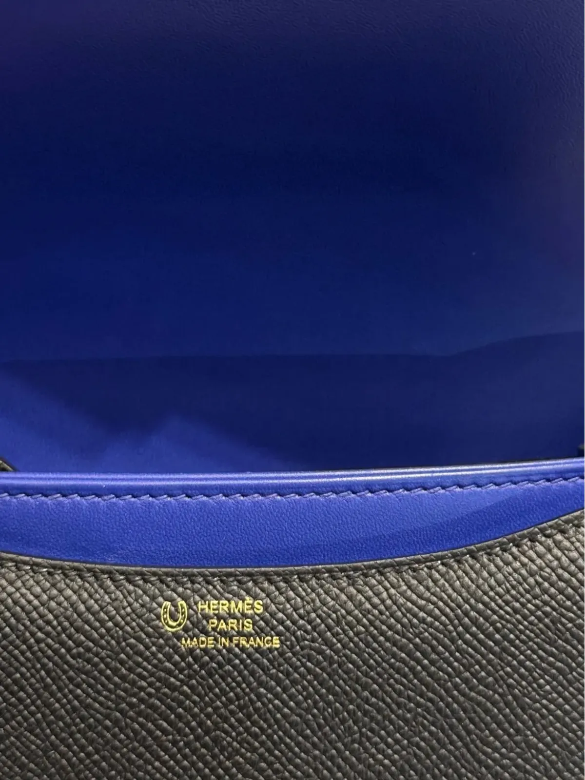 Hermès ビンテージ Constance 18 Verso エプソン・カーフレザー ゴールドハードウェア クロスボディバッグ - ブラック - 画像4