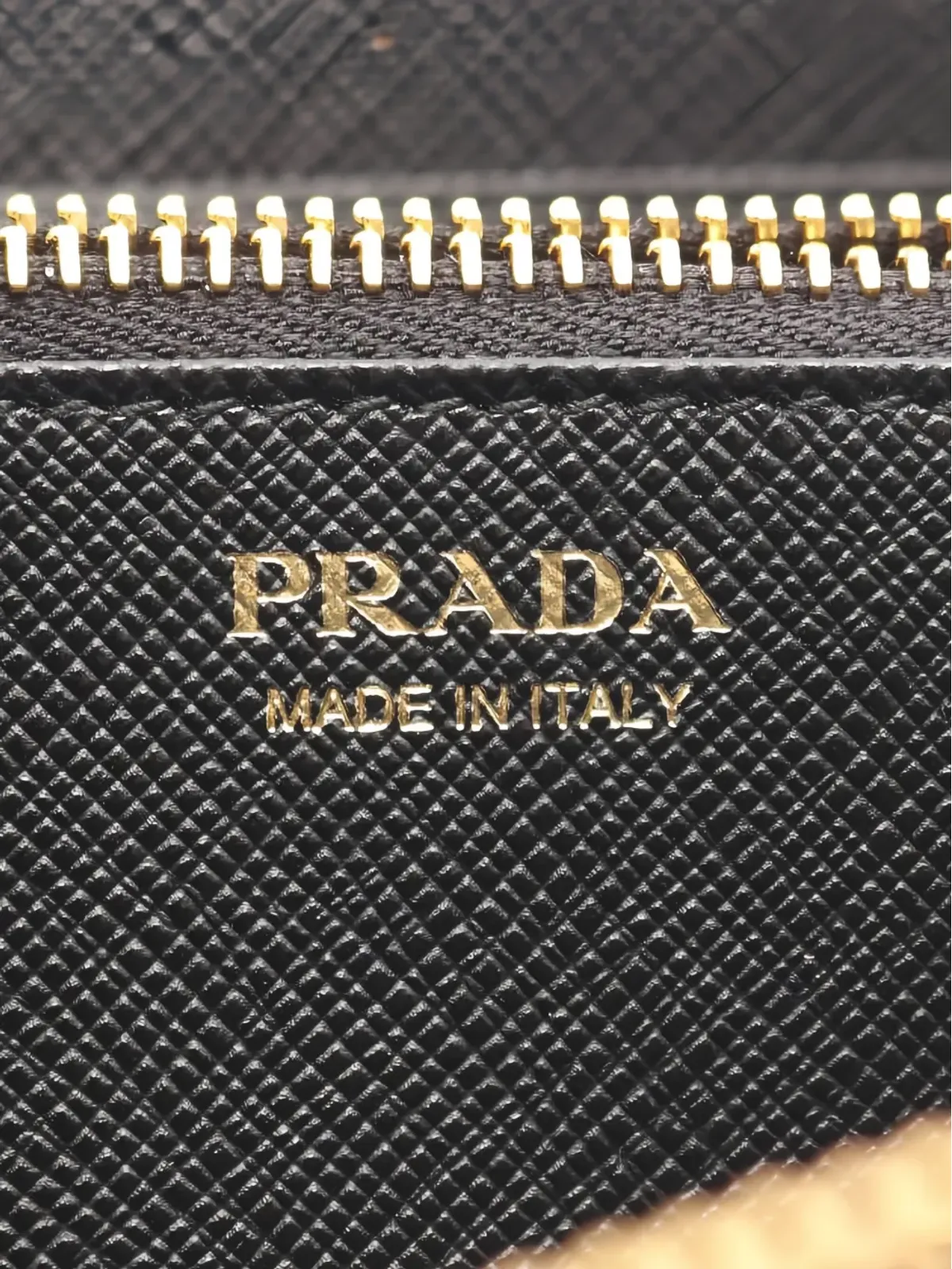 Prada Pre-Owned サフィアーノ・レザー ジッパー ウォレット ブラック - 画像4