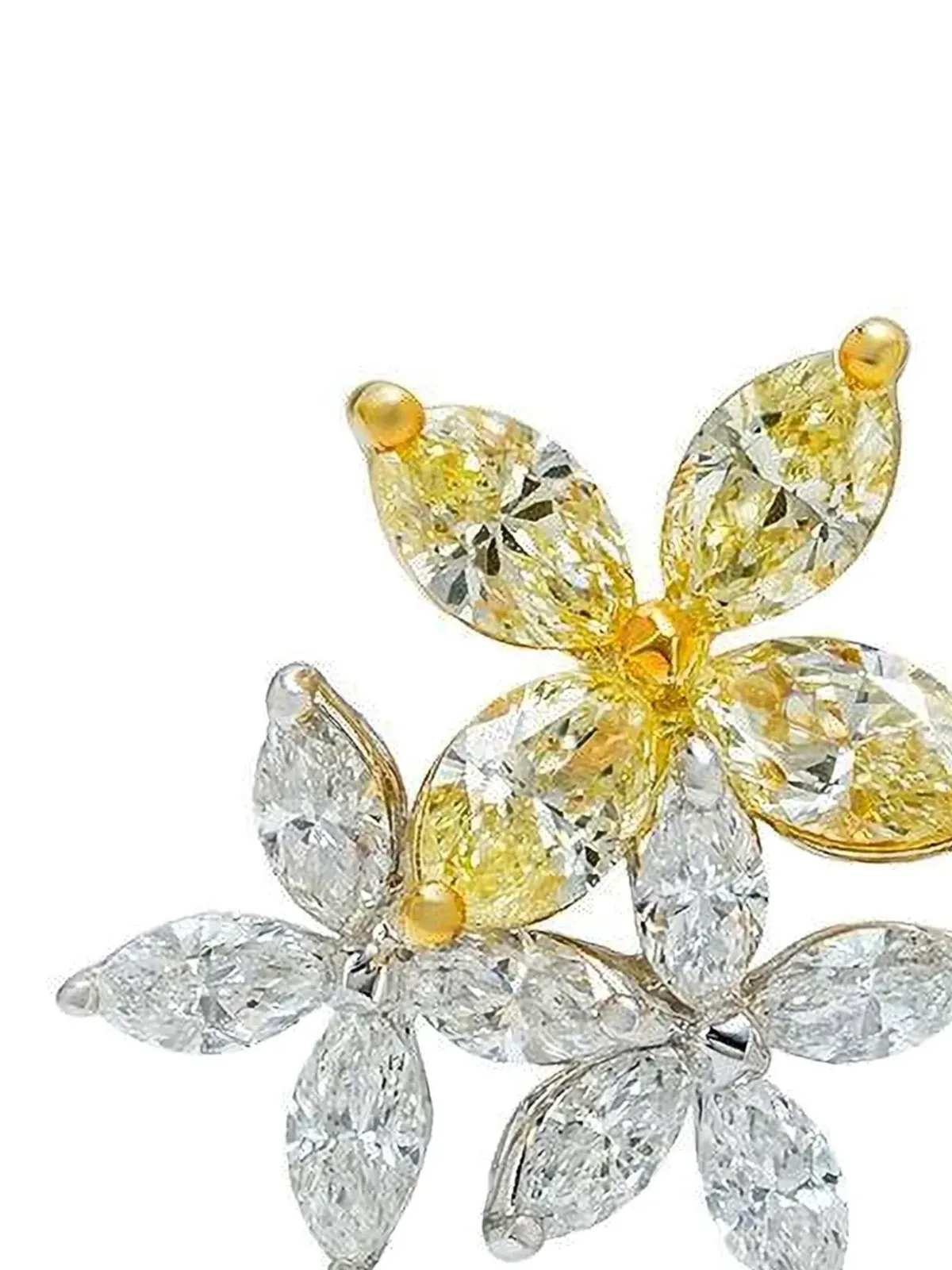 Azzaro ホワイトゴールドの三輪花ダイヤモンドピアス - 画像2