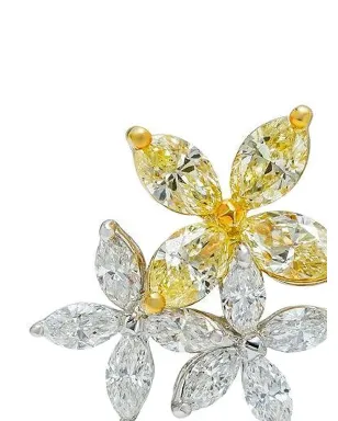 Azzaro ホワイトゴールドの三輪花ダイヤモンドピアス - サムネイル2