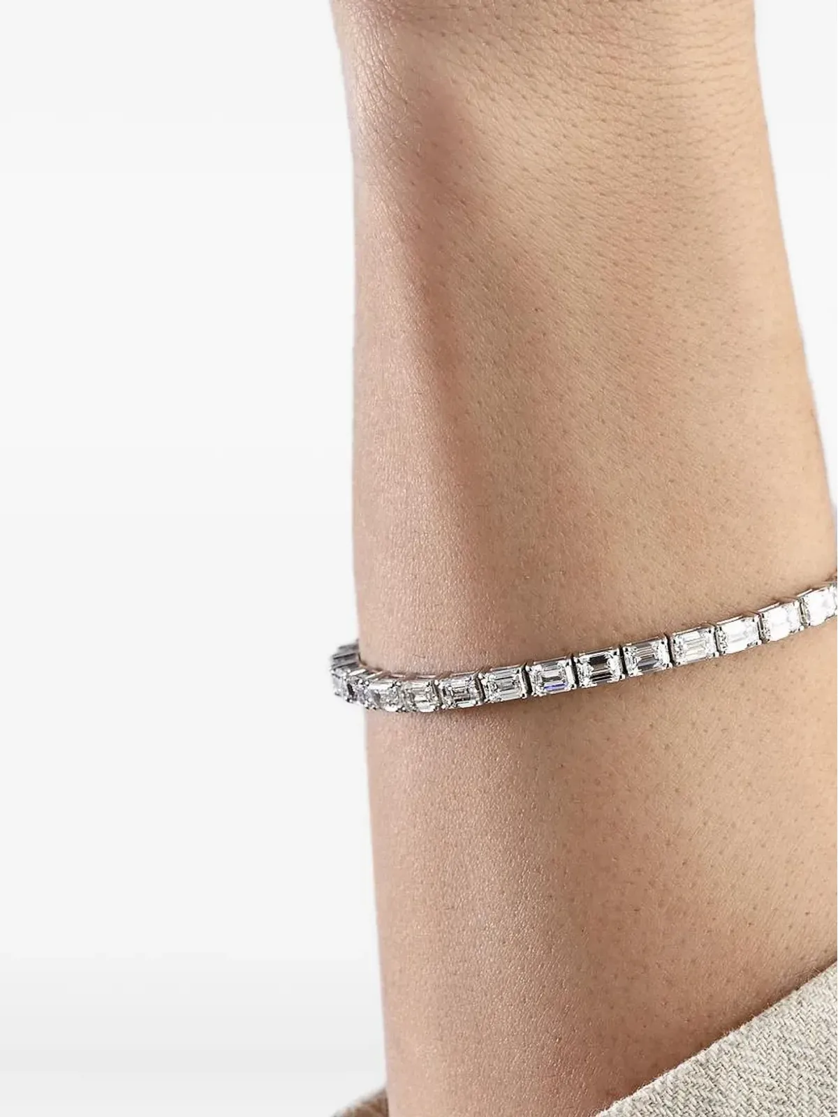 Jewels Aficionado 18Kホワイトゴールド エメラルドカット ダイヤモンド ブレスレット - 画像2