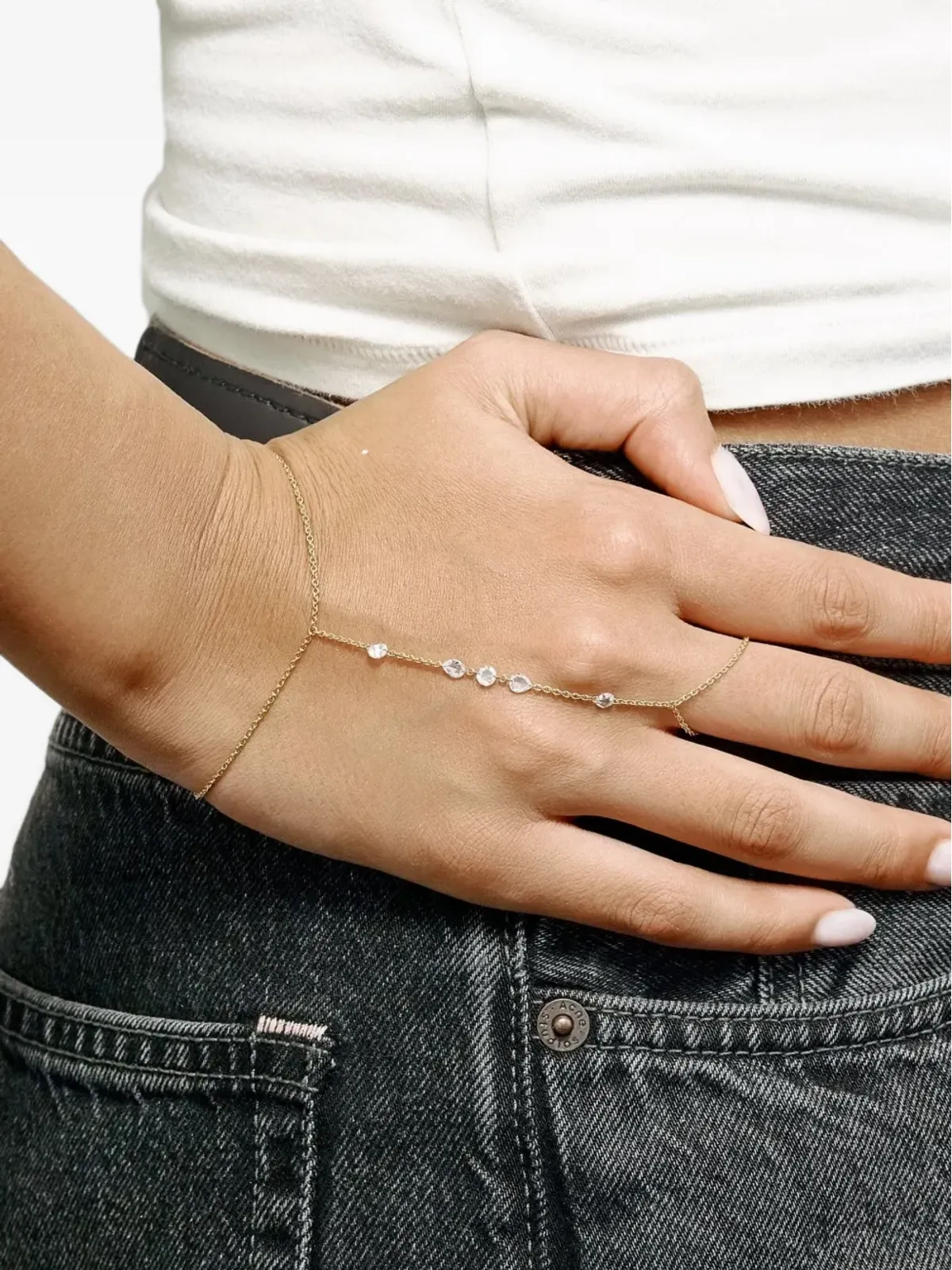 Jewels Aficionado 18Kイエローゴールド ローズカットダイヤモンド ハンドチェーン ブレスレット - 画像2