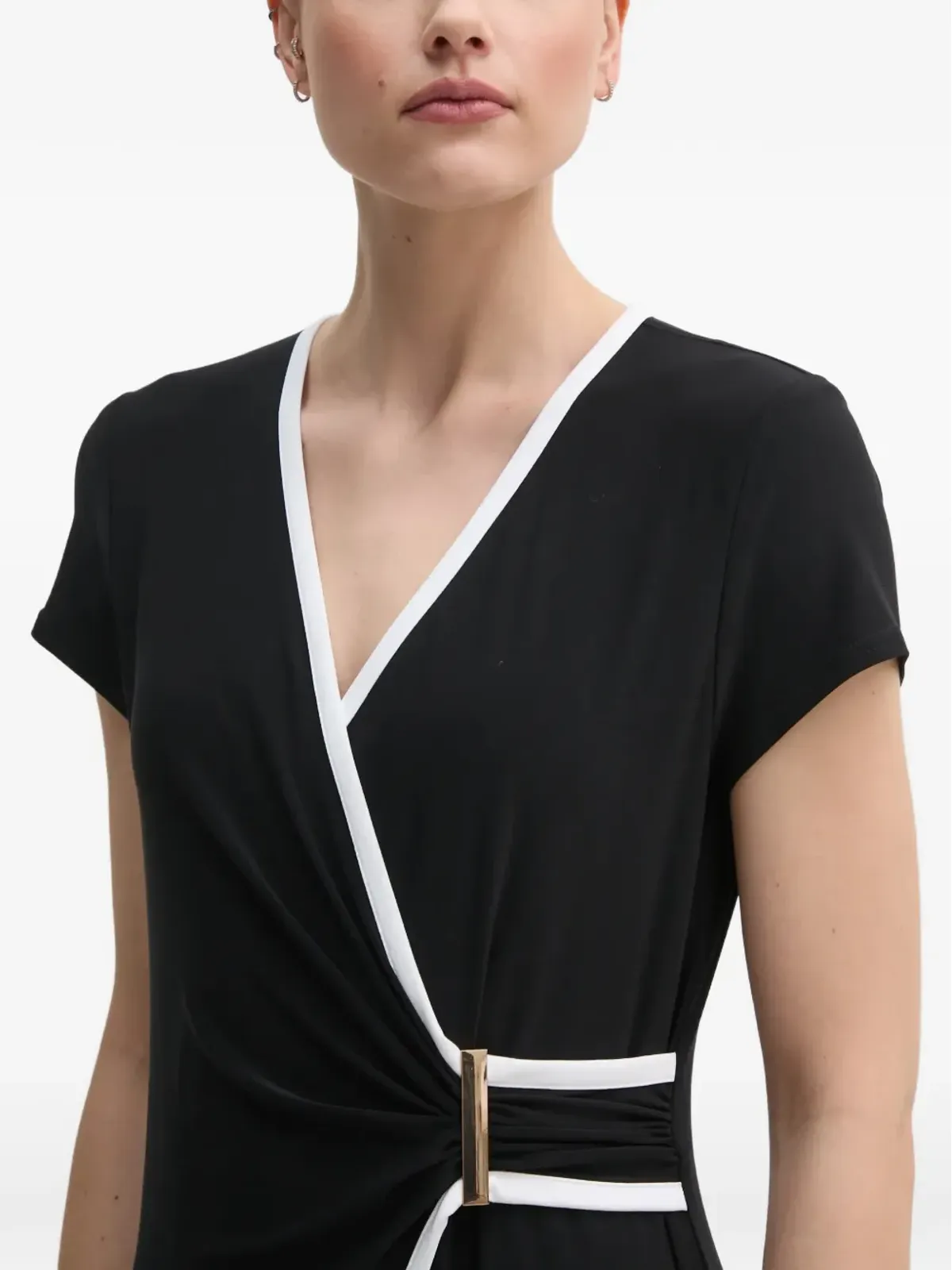 Joseph Ribkoff Vネックバックルジャンプスーツ - 画像5