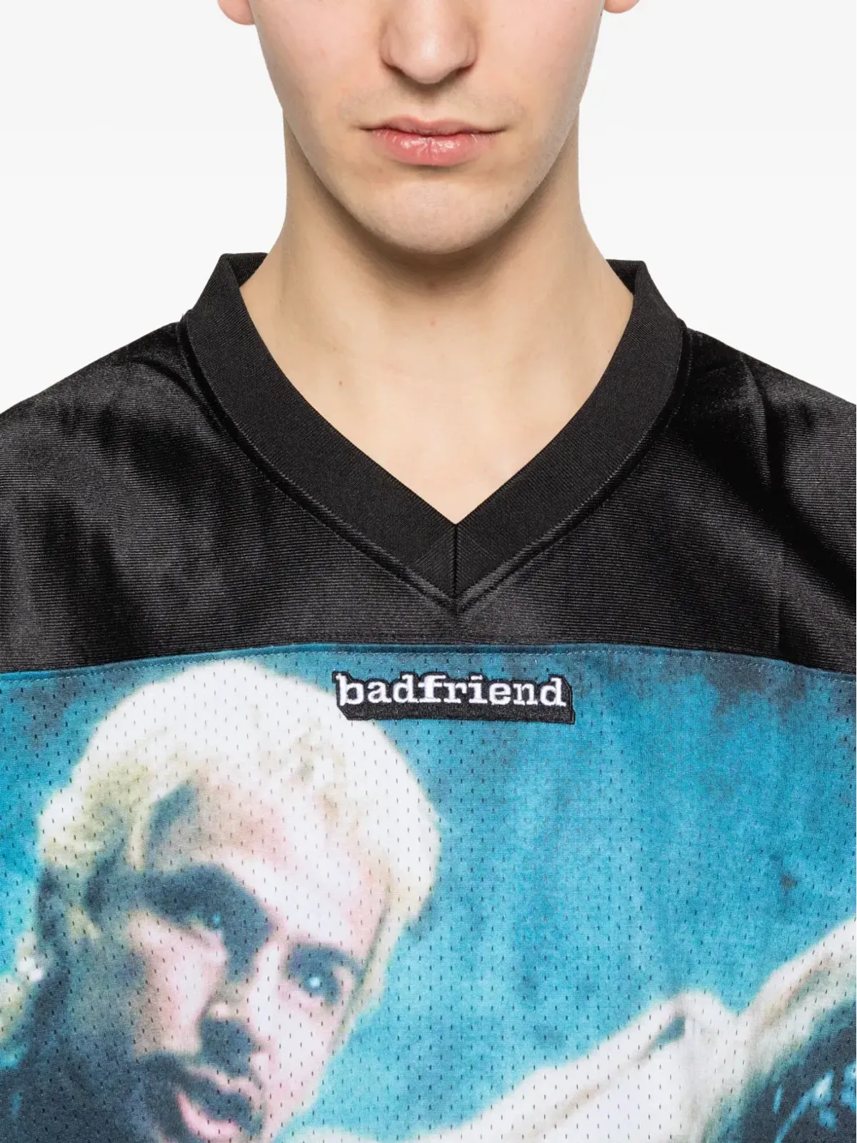 BADFRIEND プリントVネックTシャツ - 画像5