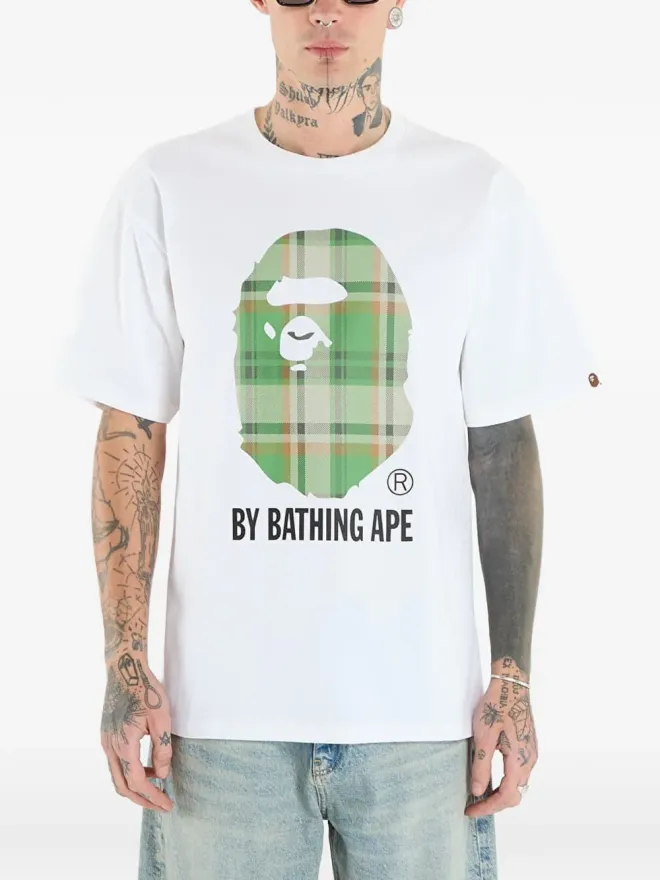 A BATHING APE® A BATHING APE® チェック柄グラフィック Tシャツの商品画像