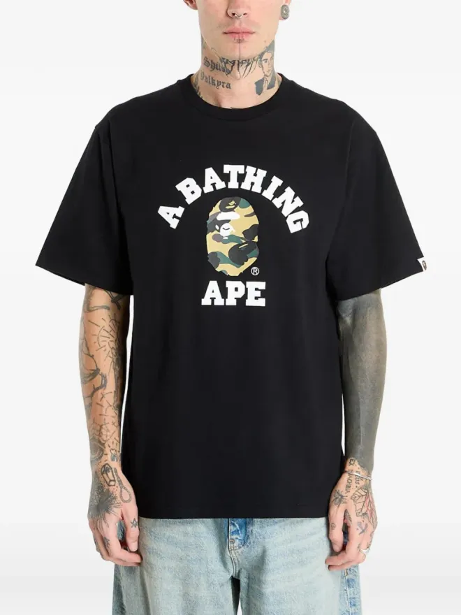 A BATHING APE® A BATHING APE® 1St Camo College Tee Tシャツ - ブラックの商品画像