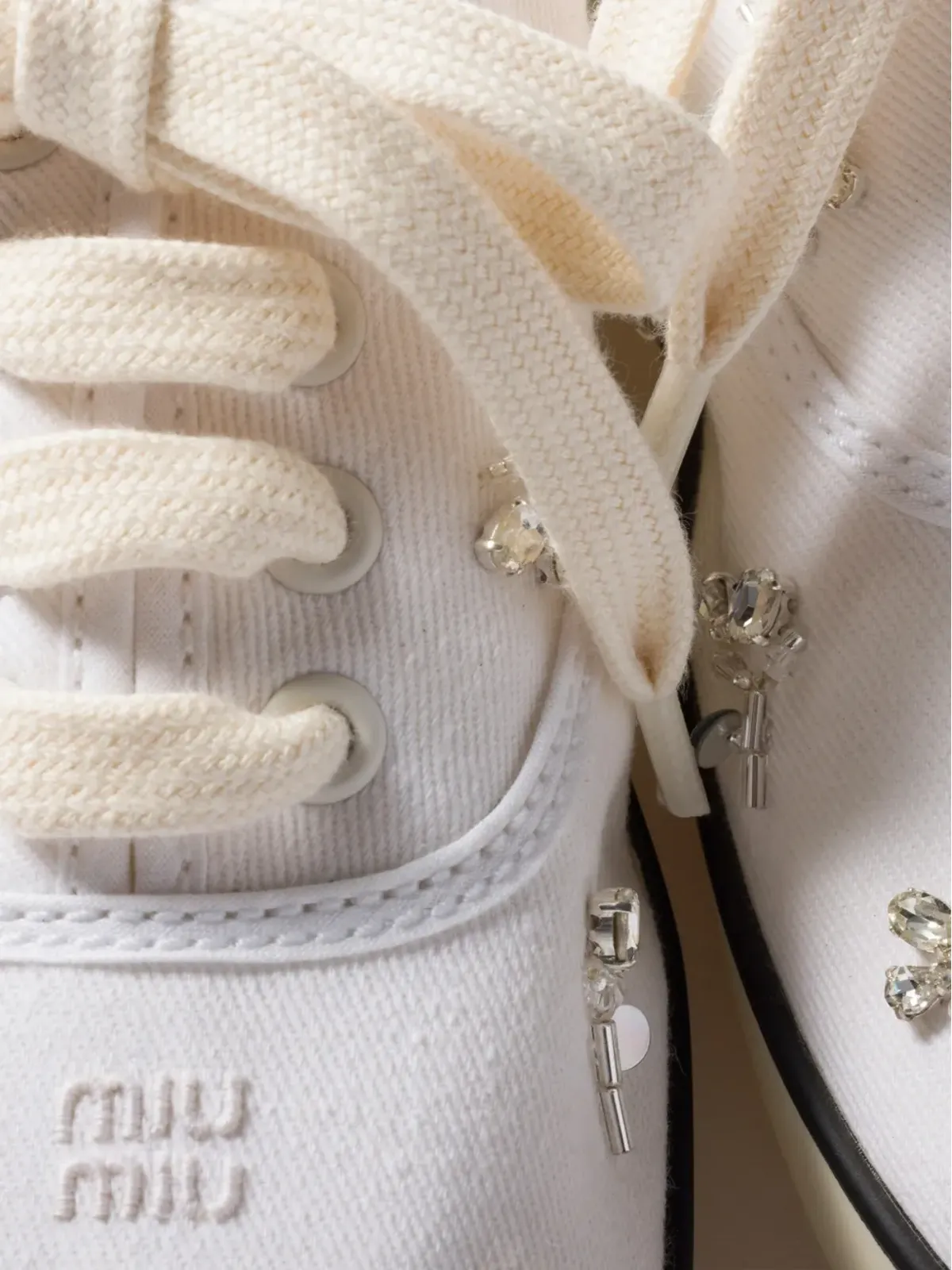 Miu Miu 刺繍入りドリルスニーカー - 画像4