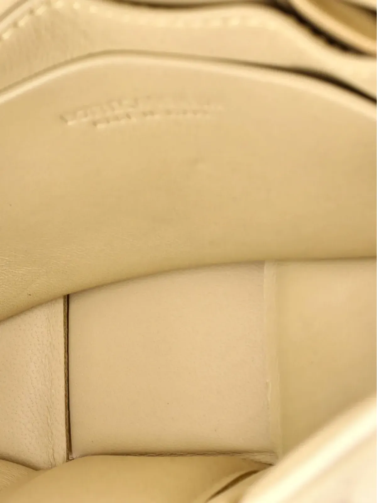 Bottega Veneta Vintage カセット型パッド入りイントレッチャートレザー ベルトバッグ - 画像5