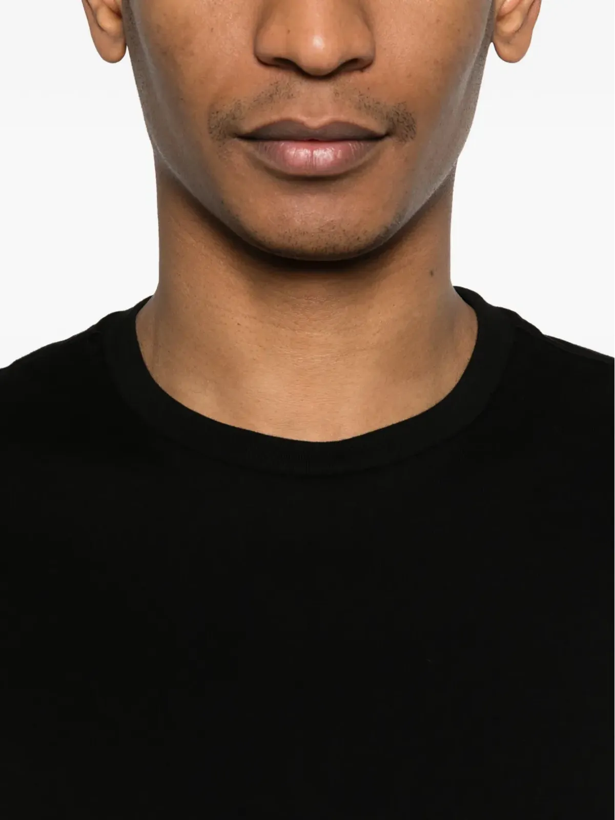 Amomento ブラックの半袖Tシャツ - 画像5