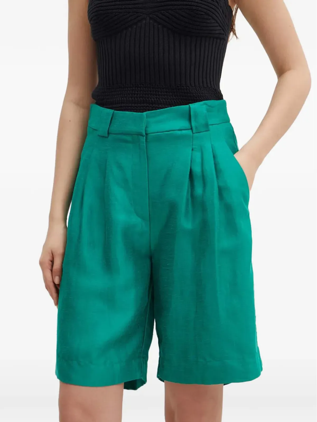 La Petite Française Savoureux pleated tailored shorts - Green - 画像1