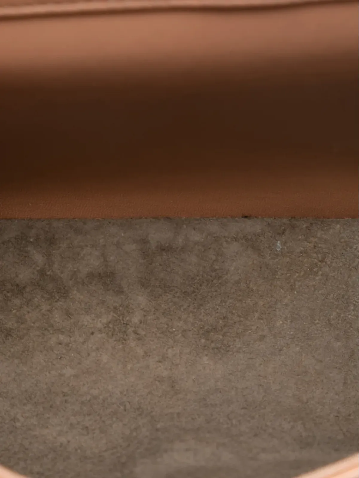 Bottega Veneta ナパレザー イントレッチァート ダブルサイドフラップ ショルダーバッグ ブラウン - 画像5