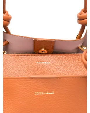 Coccinelle ミディアム Finnノットレザートートバッグ ブラウン - サムネイル5