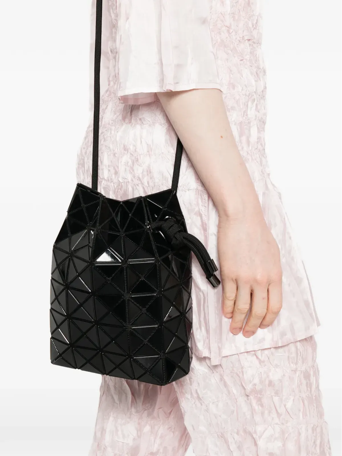 Bao Bao Issey Miyake ジオメトリックパネル バケットバッグ - 画像2
