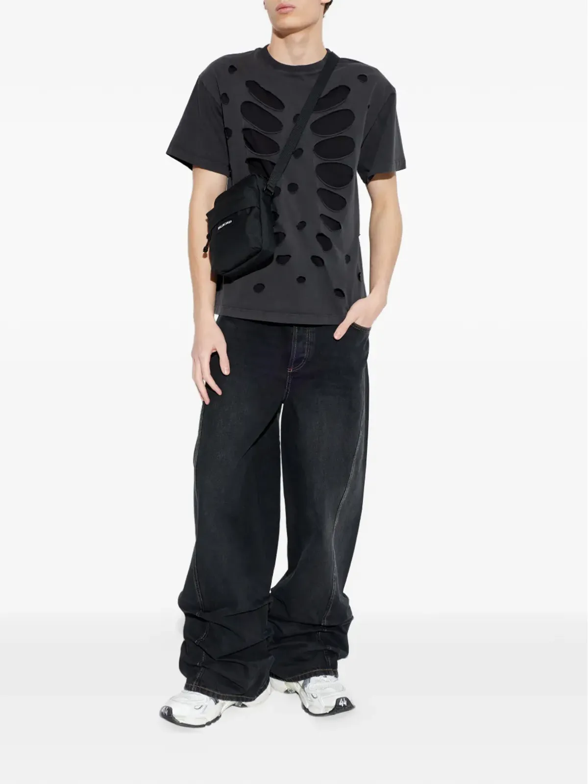 AVAVAV カットアウトTシャツ - 画像2