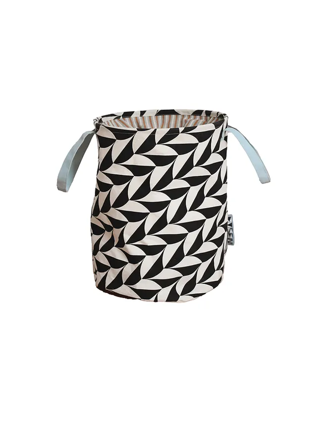 Dusen Dusen Dusen Dusen CANVAS LAUNDRY HAMPER ハンパー - Black,White.の商品画像