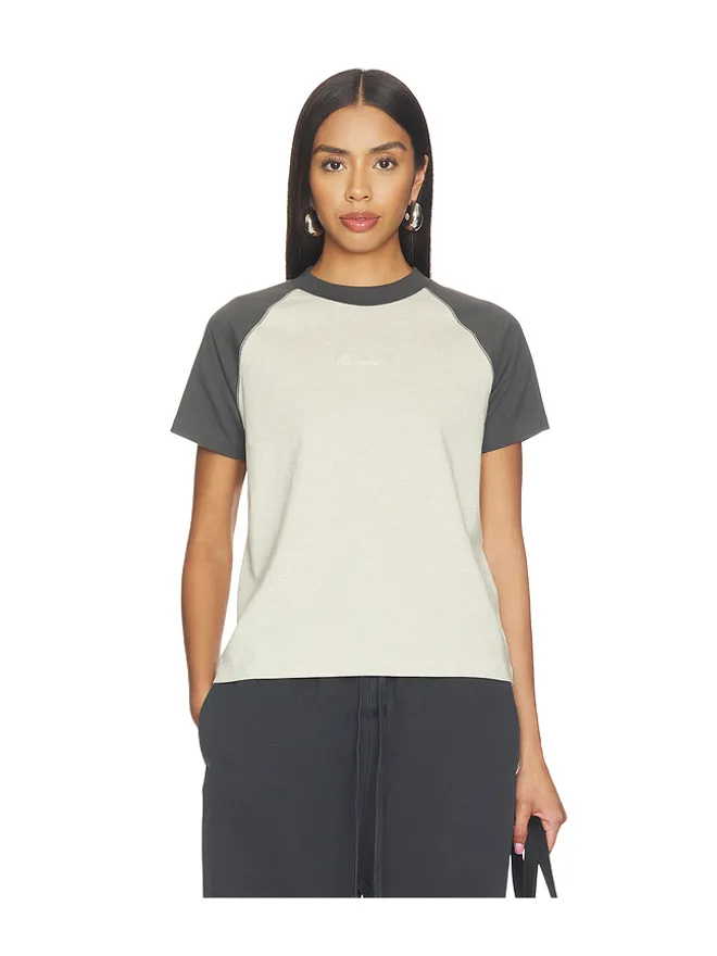 Fear of God ESSENTIALS Fear of God ESSENTIALS SIGNATURE Tシャツの商品画像