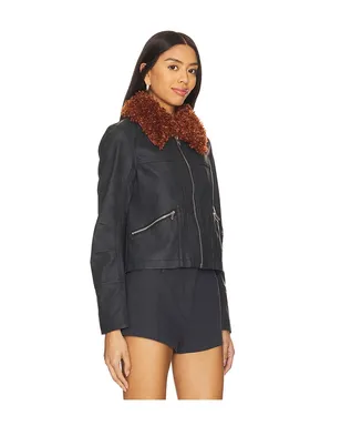 Free People FREE PEOPLE JAYCE フェイクレザージャケット、フェイクファートリム - サムネイル3