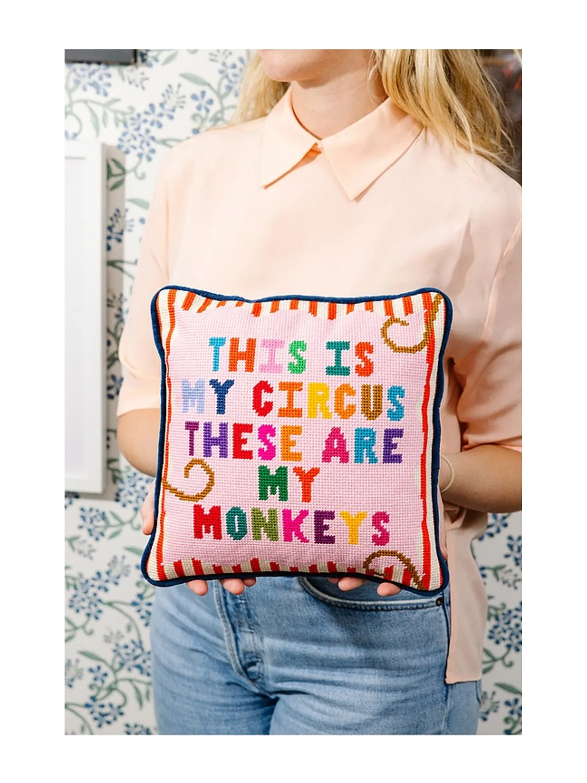 Furbish Studio MY CIRCUS NEEDLEPOINT PILLOW 枕 - 画像3