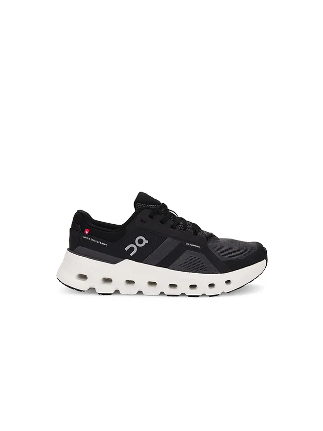 On On CLOUDRUNNER 2 スニーカーの商品画像