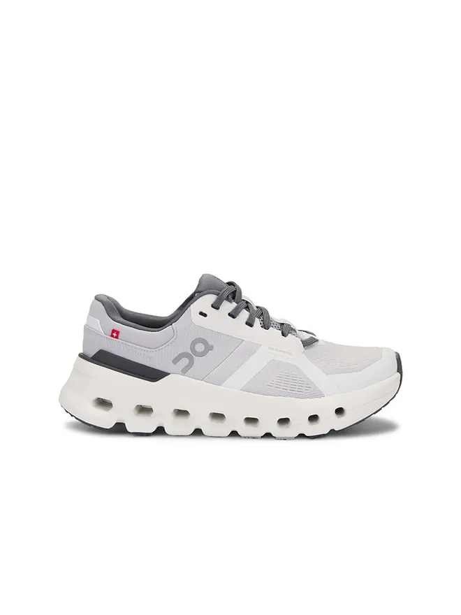 On On CLOUDRUNNER 2 スニーカーの商品画像