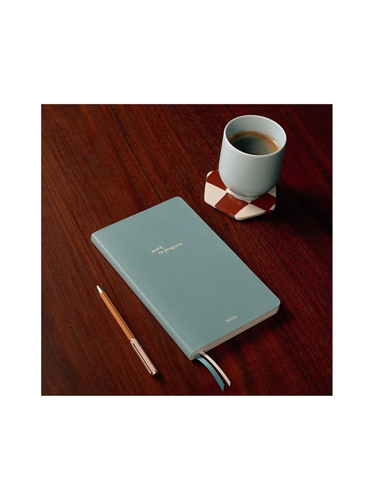 Papier WORK IN PROGRESS SOFT FAUX LEATHER LINED NOTEBOOK WORK IN PROGRESS ソフトフェイクレザー裏地付きノート - 画像4