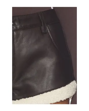 Understated Leather FAUX SHEARLING LEATHER ショートパンツ - サムネイル6