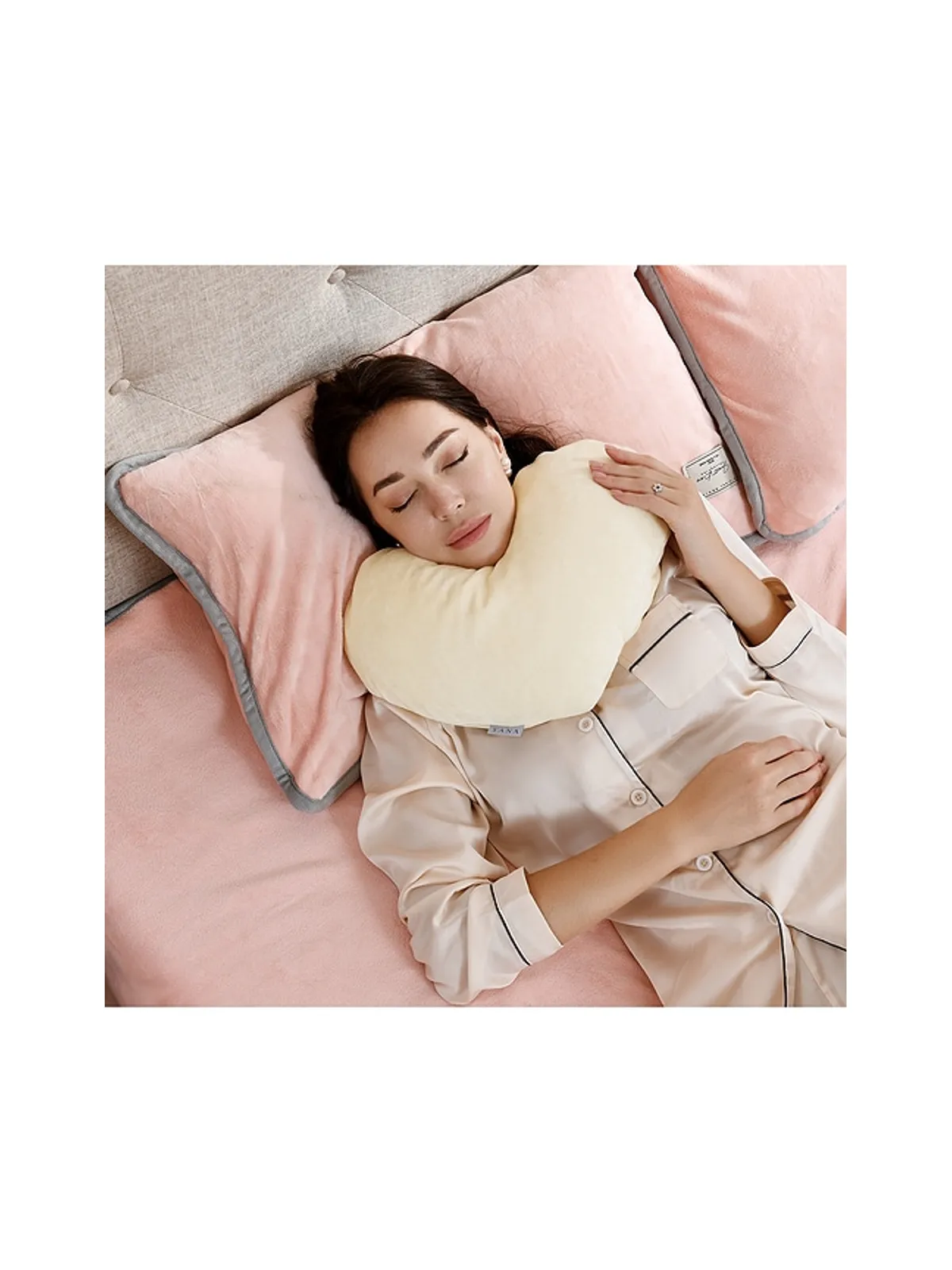 Yana Sleep WEIGHTED HEART SHAPED PILLOW 枕 - 画像4