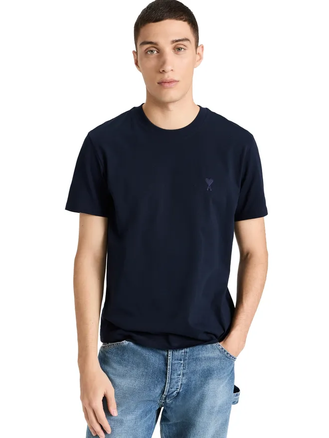 AMI AMI ユニセックス クラシックフィット トーンロゴTシャツ ネイビーブルーの商品画像
