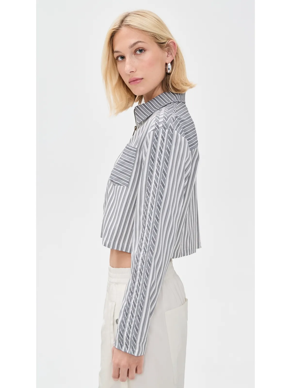 adidas ストライプ クロップド ジップアップ シャツ - 画像4