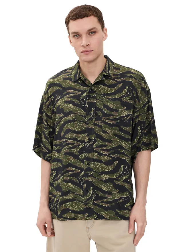 ALPHA INDUSTRIES Alpha Industries タイガーカモ レラックスド キャンプシャツの商品画像