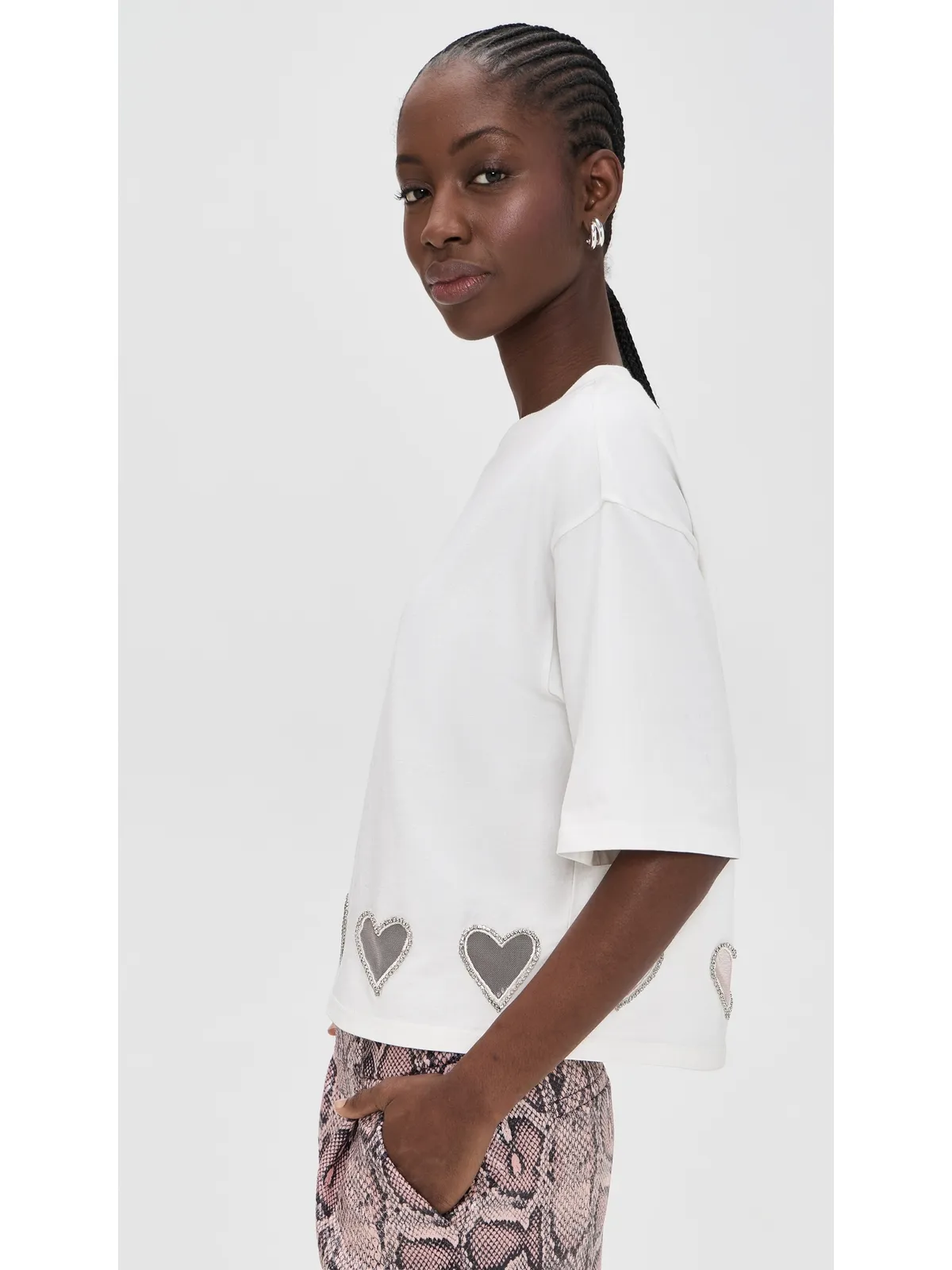 ALICE + OLIVIA オーバーサイズ クロップド クリスタルハートTシャツ - 画像4