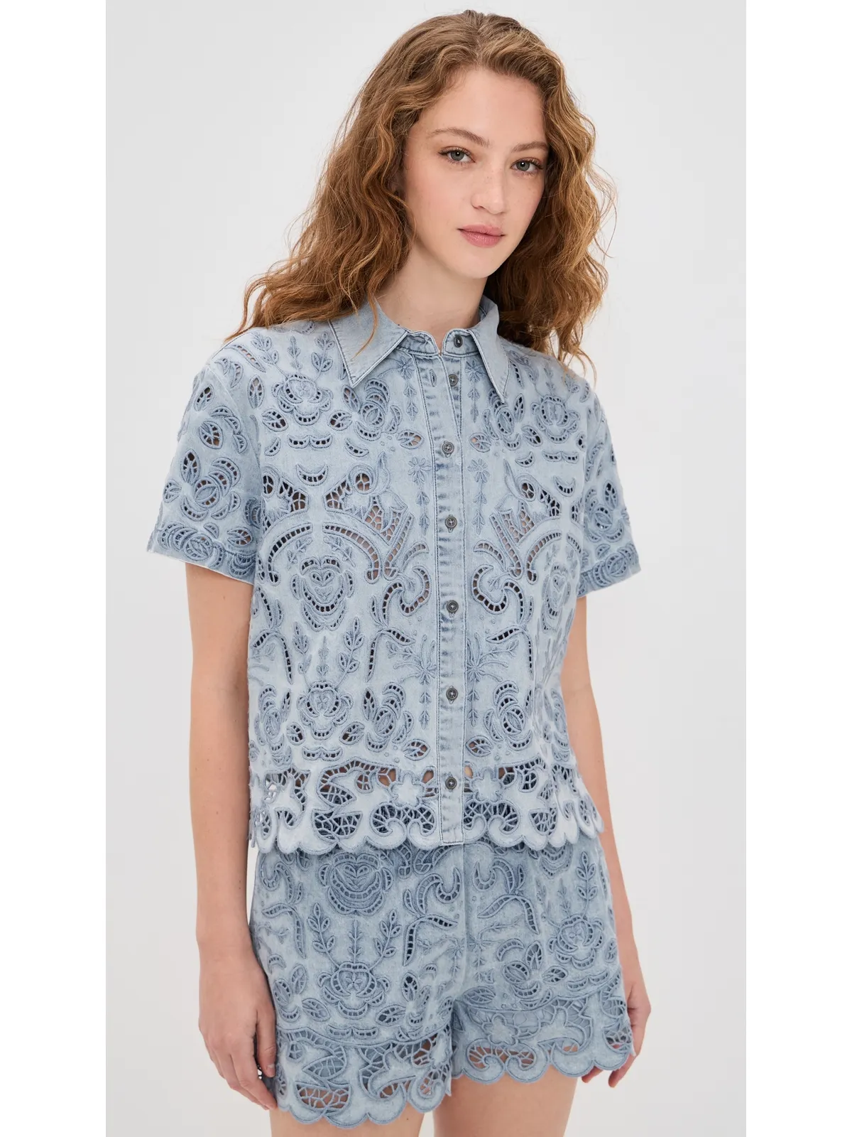 ALICE + OLIVIA Laneデニムボタンダウンシャツ - 画像2