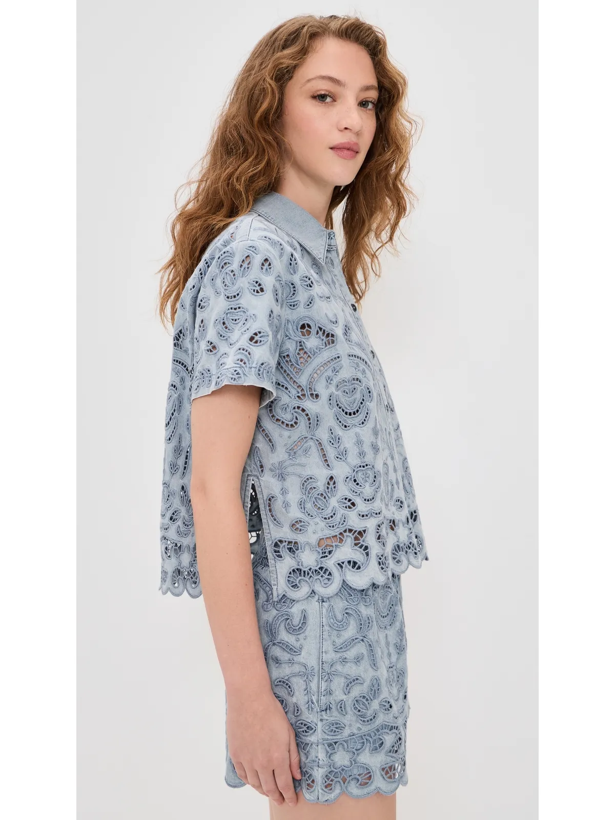 ALICE + OLIVIA Laneデニムボタンダウンシャツ - 画像4