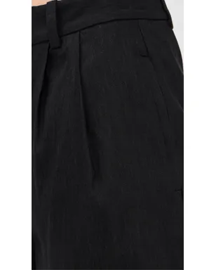 ALICE + OLIVIA Conry リラックス ロングプリーツ バミューダショーツ ブラック - サムネイル6