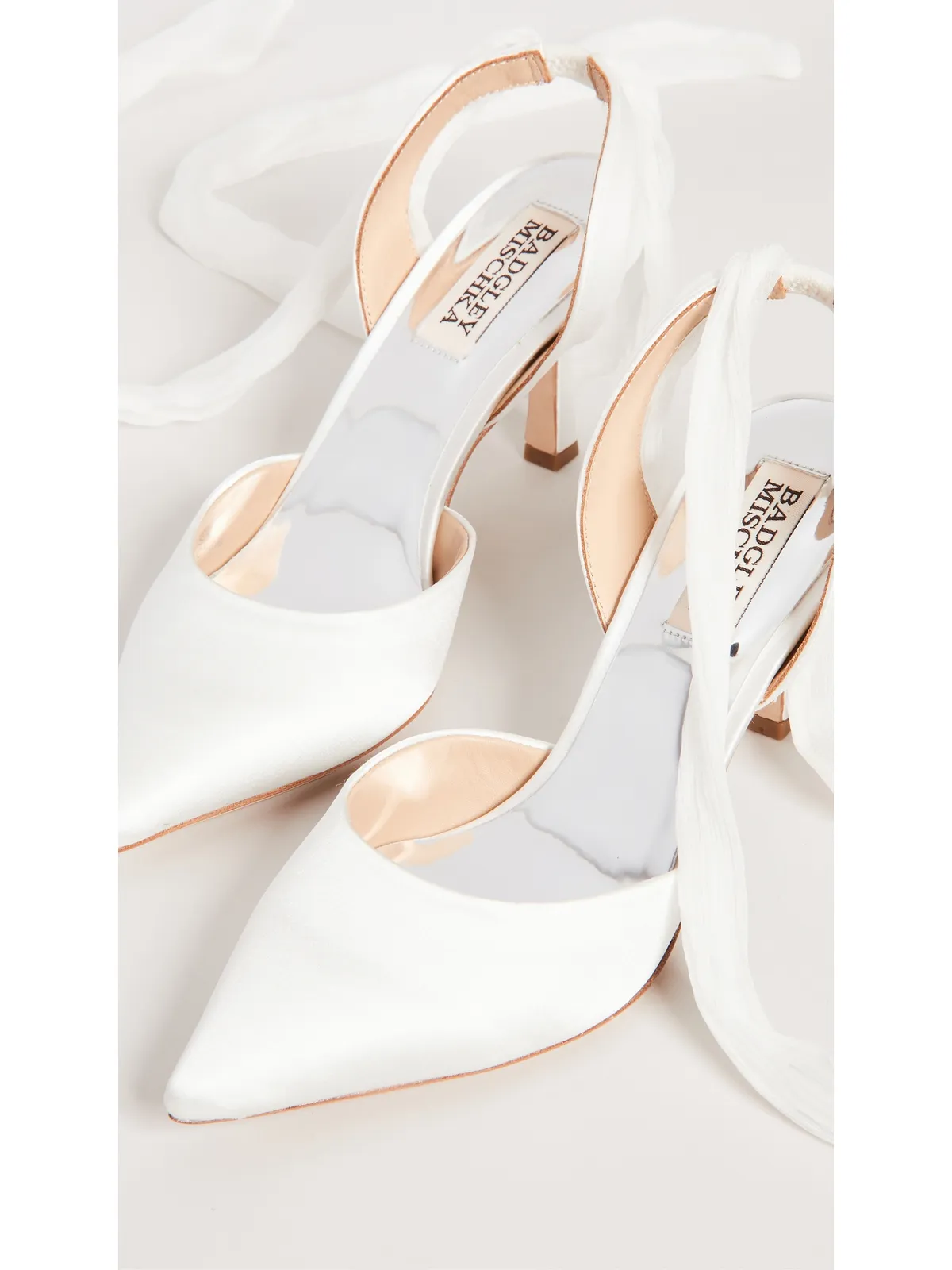 Badgley Mischka Blaze Pumps（ホワイトサテン） - 画像5