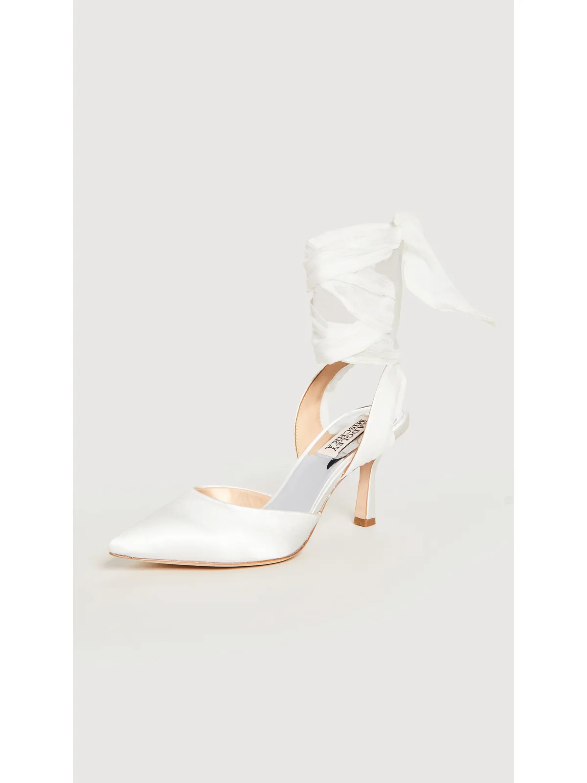 Badgley Mischka Blaze Pumps（ホワイトサテン） - 画像2